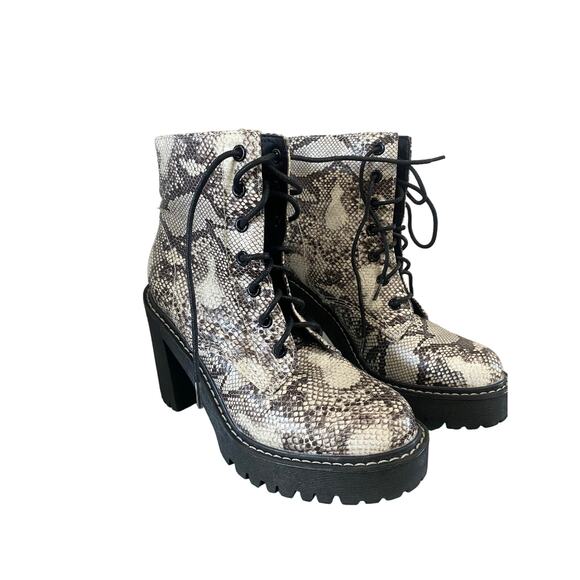 Madden Girl Archiee Black & White Snake Print Heel Combat Heel Bootie Size 6.5 - Picture 1 of 8